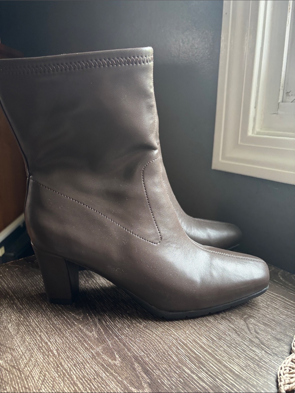 AEROSOLES Women's Dark Brown Mid-Heel Ankle Boots